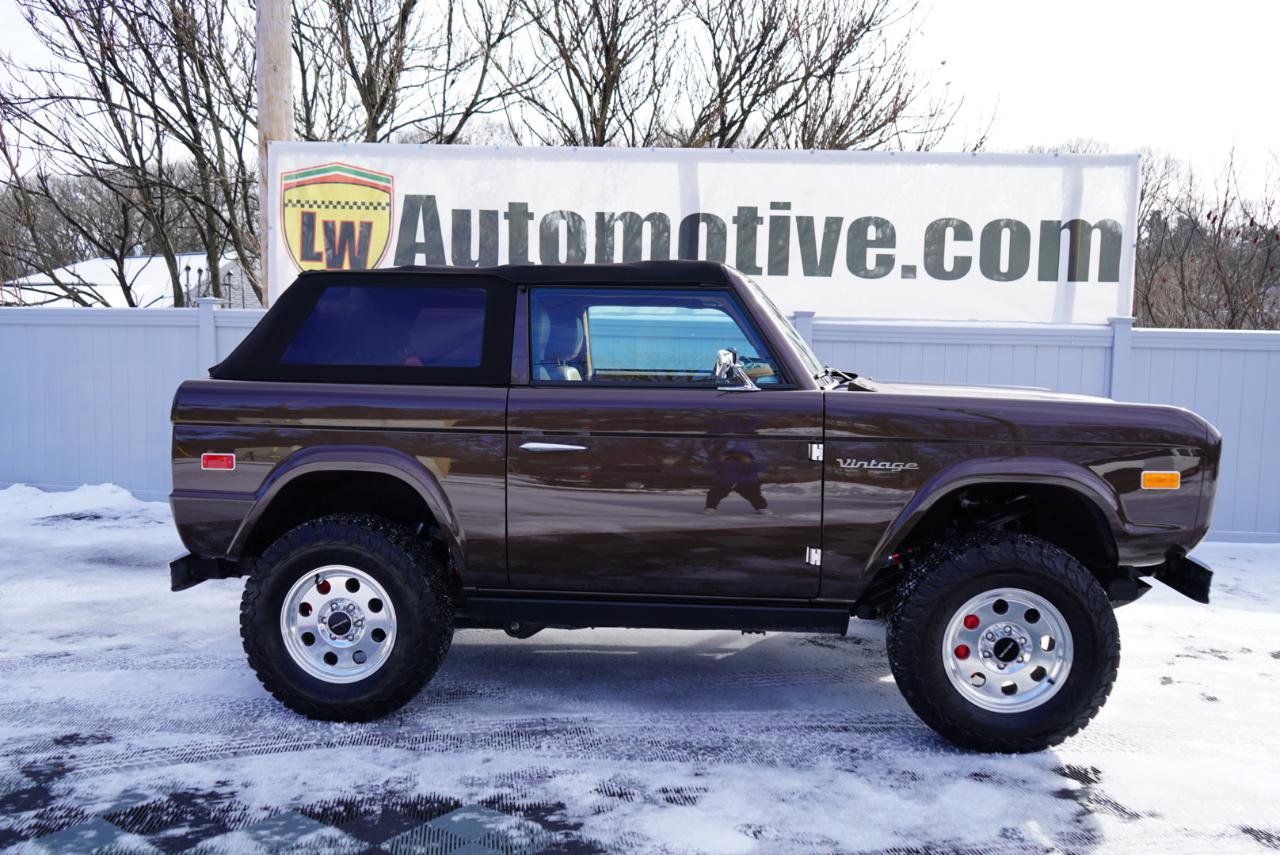Used 2025 Ford Bronco Badlands image 4