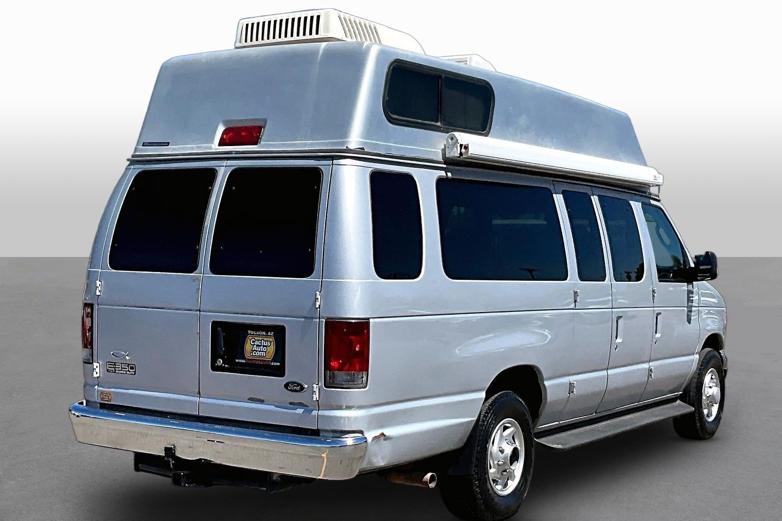 Used 2005 Ford E-350 and Econoline 350 XL RWD image 2