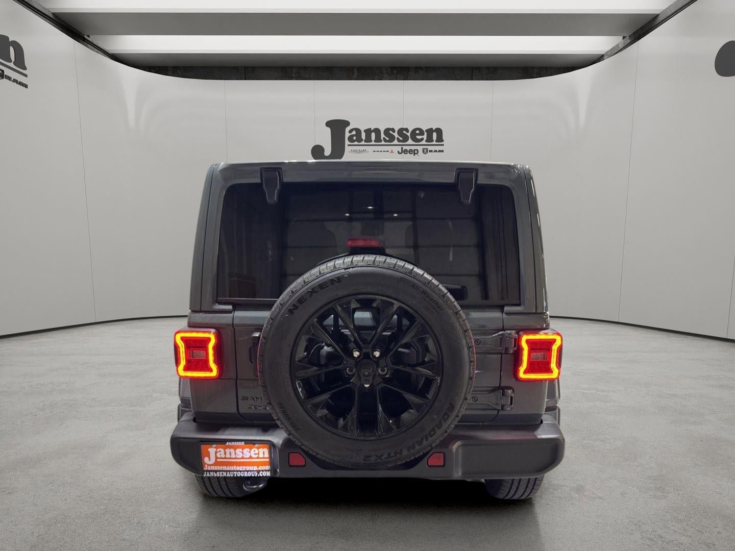 Used 2025 Jeep Wrangler Unlimited Sahara AWD/4WD image 3