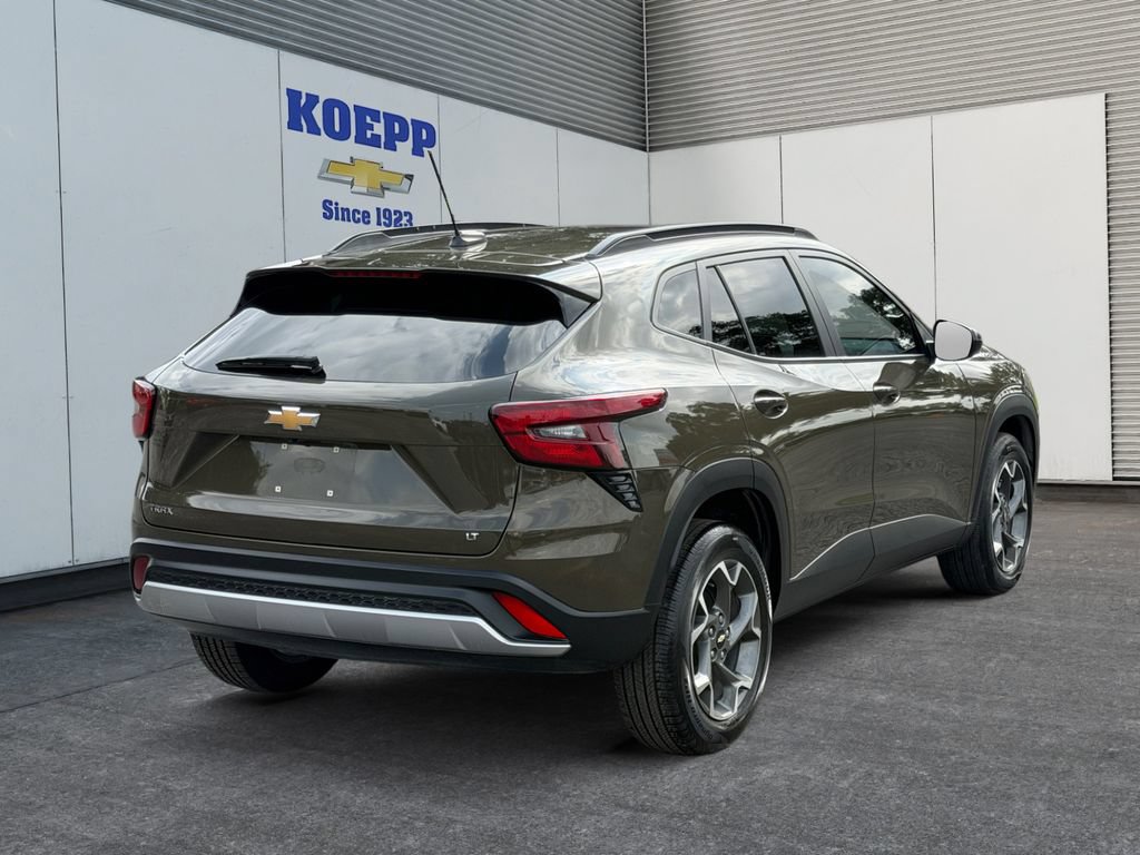 Used 2024 Chevrolet Trax LT w/ Driver Confidence Package FWD image 5