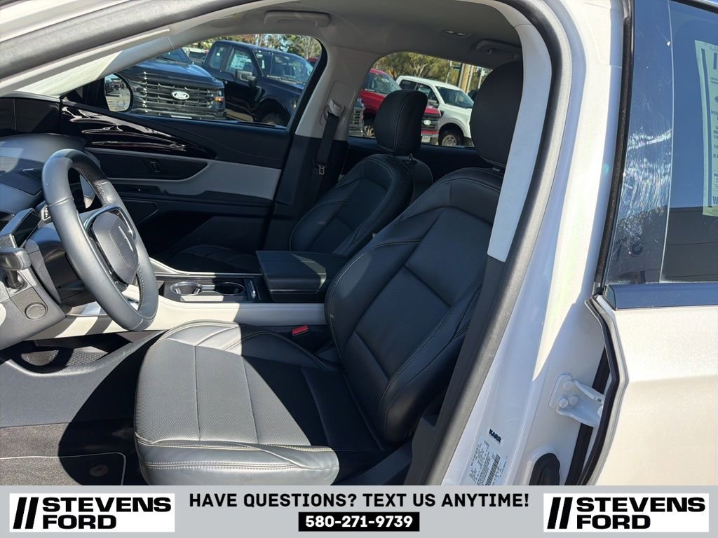 Used 2024 Lincoln Nautilus Premier image 15