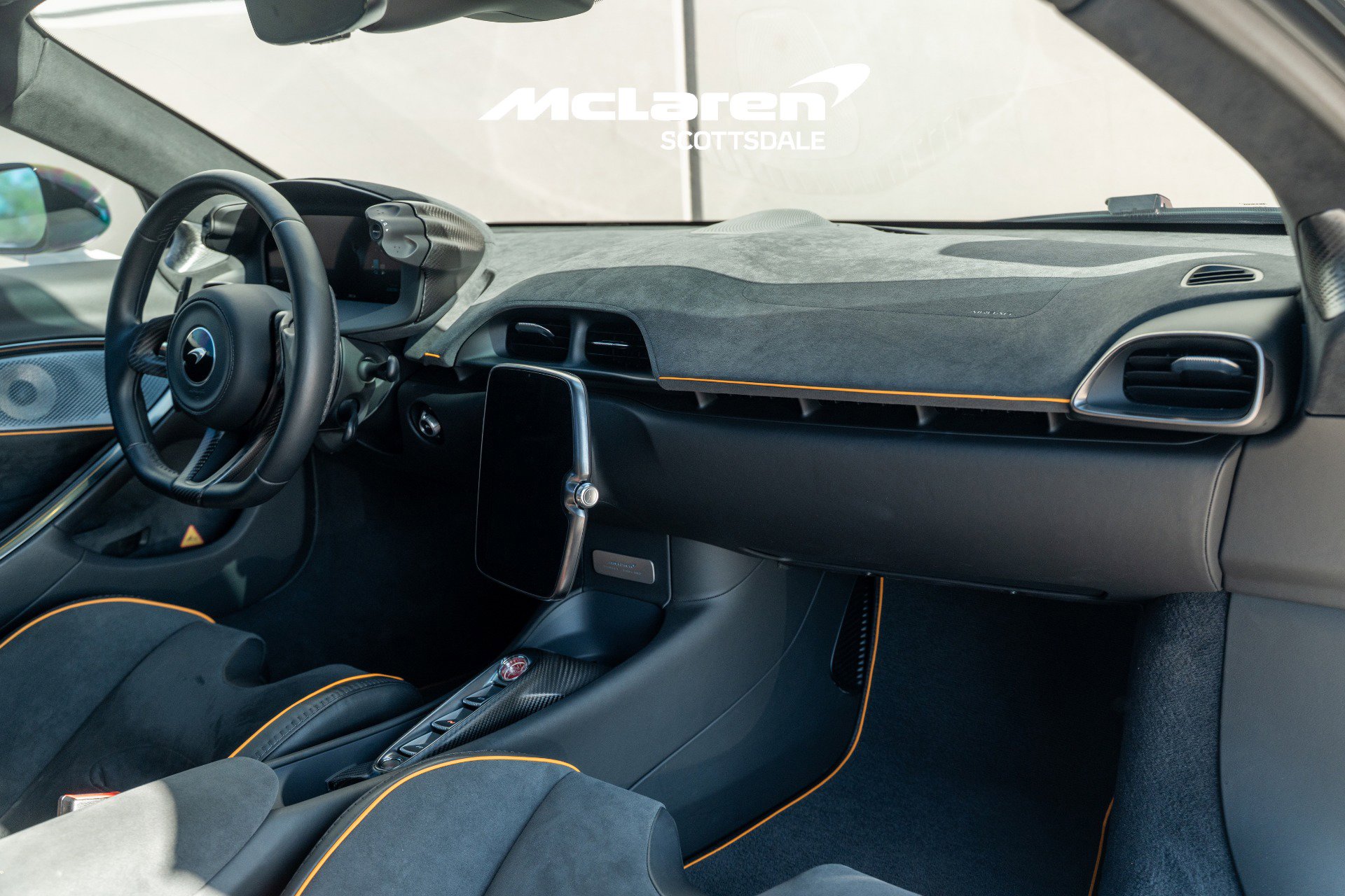 Used 2023 McLaren Artura image 28