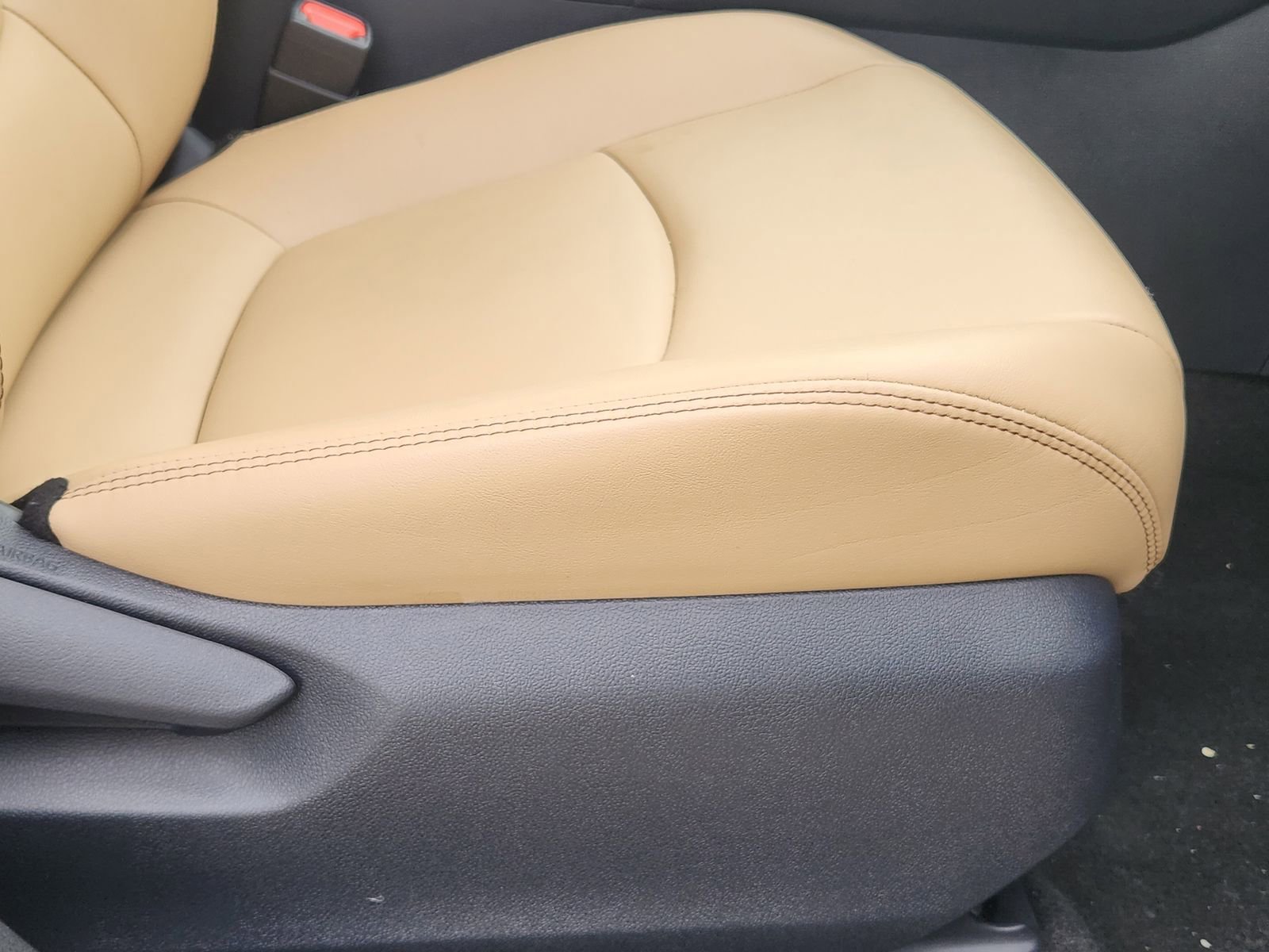 Used 2025 Toyota RAV4 XLE Premium FWD image 28