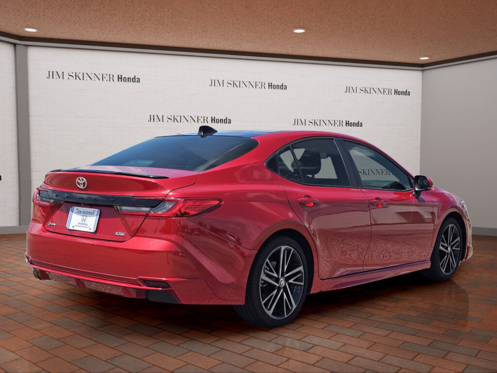 Used 2025 Toyota Camry XSE FWD image 8
