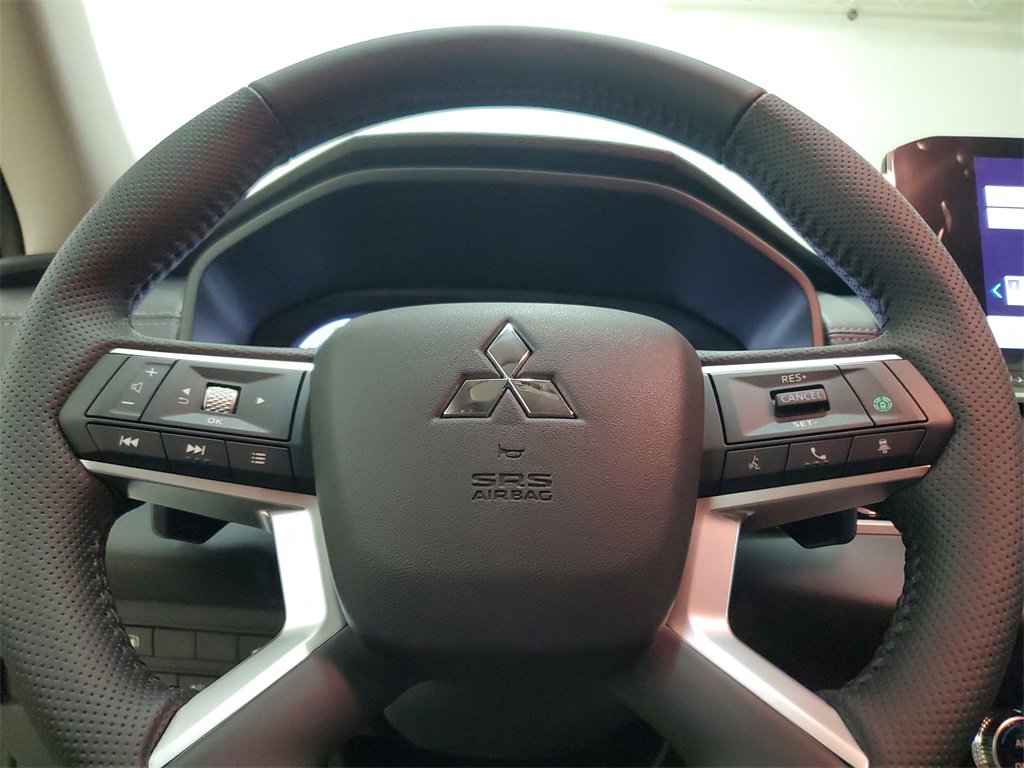 New 2025 Mitsubishi Outlander SE image 23