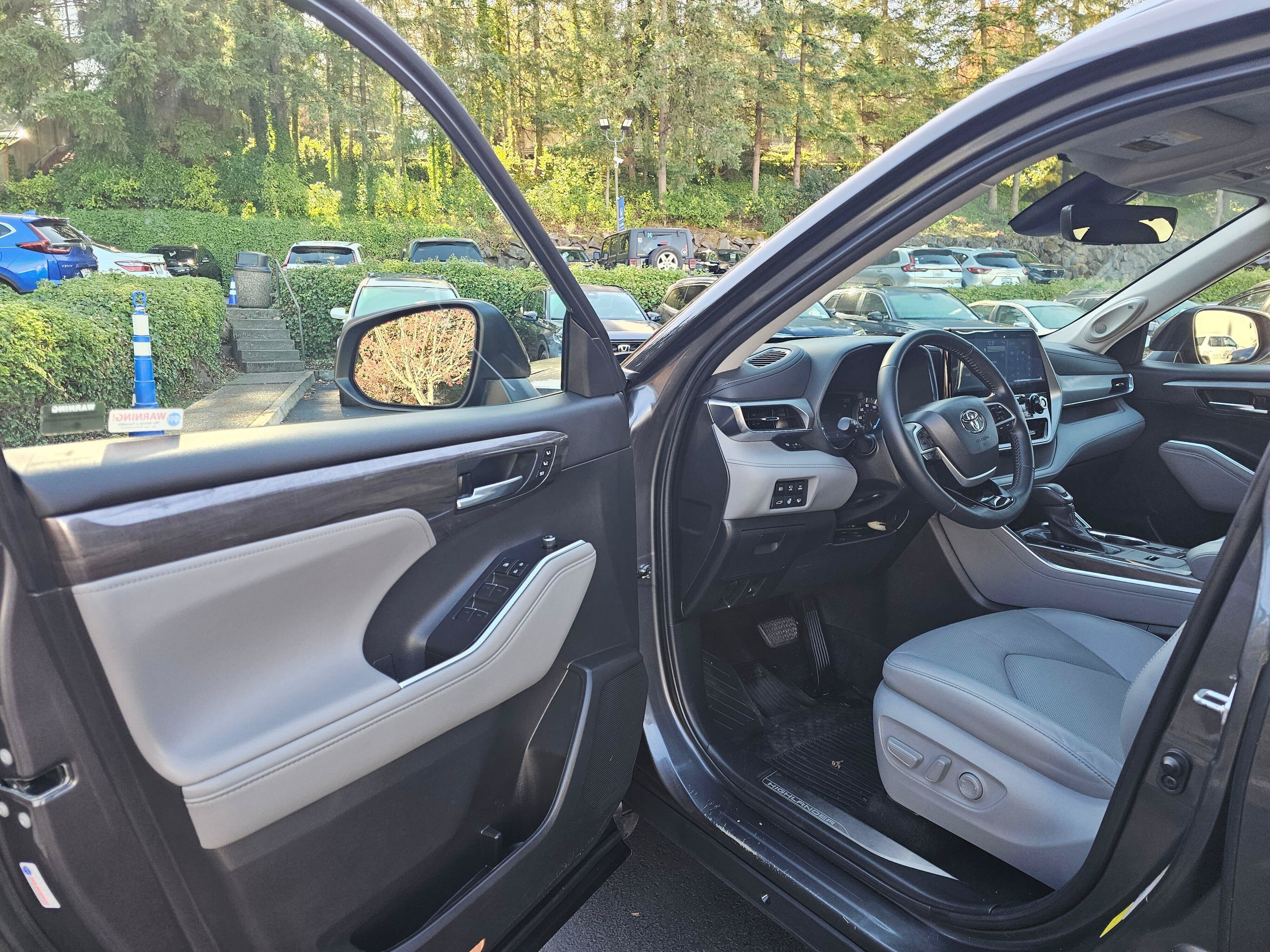 Used 2022 Toyota Highlander Platinum AWD/4WD image 23