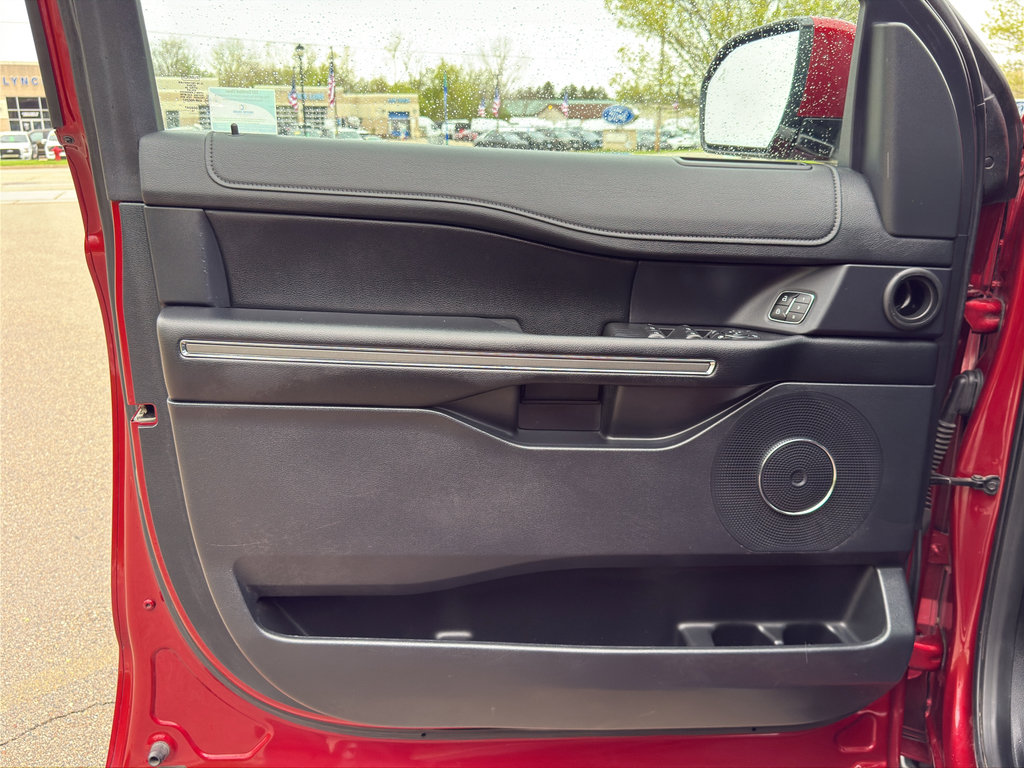 Used 2019 Ford Expedition XLT w/ Equipment Group 202A AWD/4WD image 19