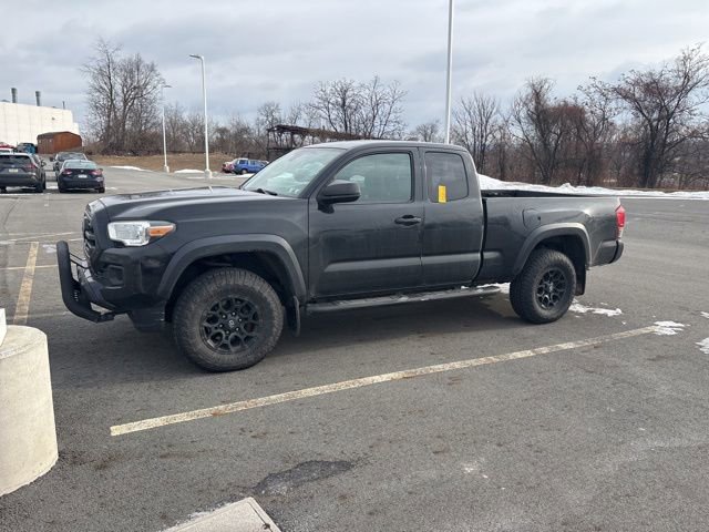 Used 2019 Toyota Tacoma SR image 2