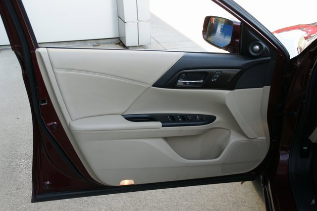 Used 2015 Honda Accord Touring image 11
