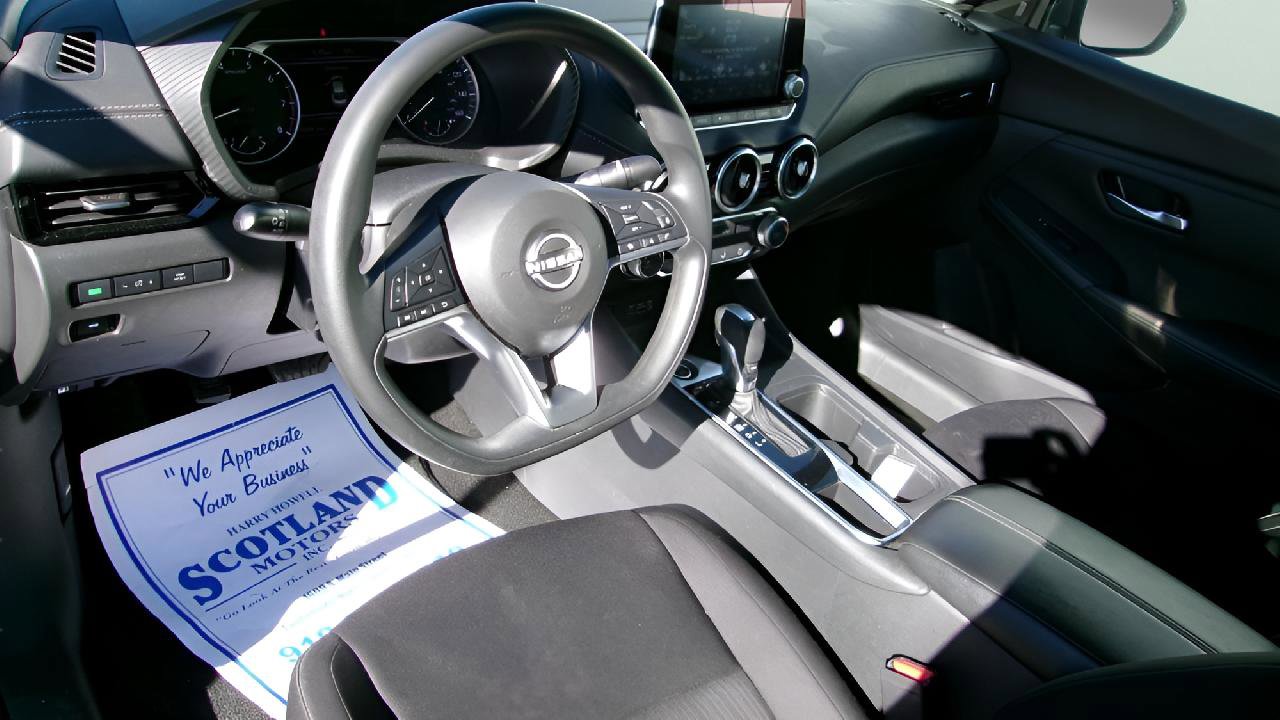 Used 2024 Nissan Sentra SV FWD image 12
