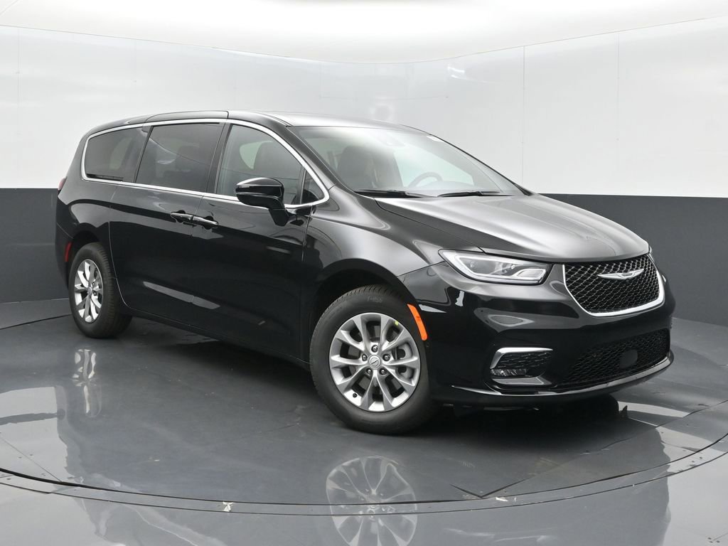 New 2026 Chrysler Pacifica Select