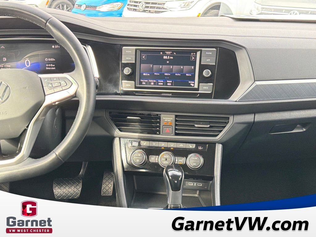 Certified 2024 Volkswagen Jetta SE image 17