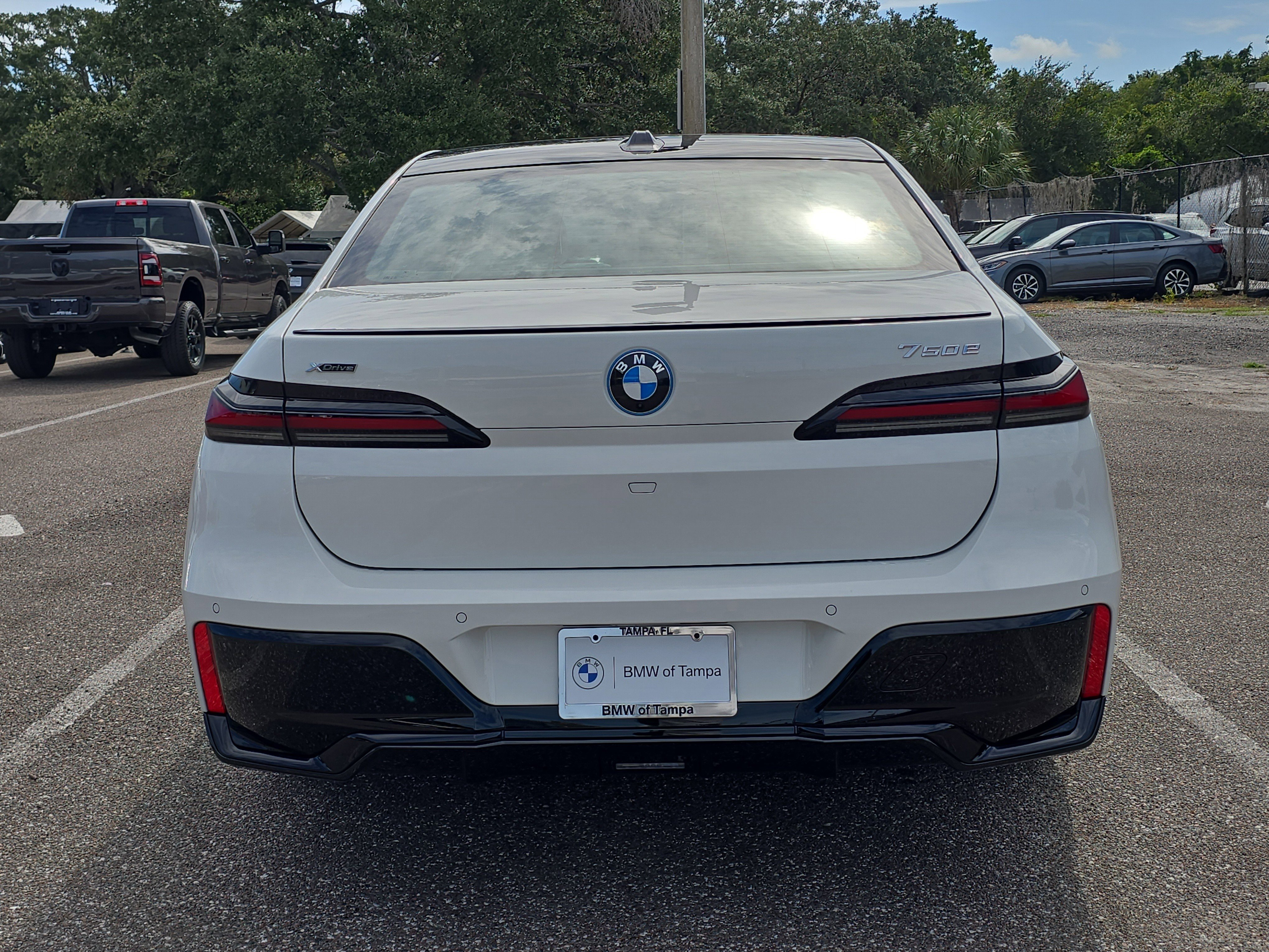 New 2026 BMW 750e xDrive image 6
