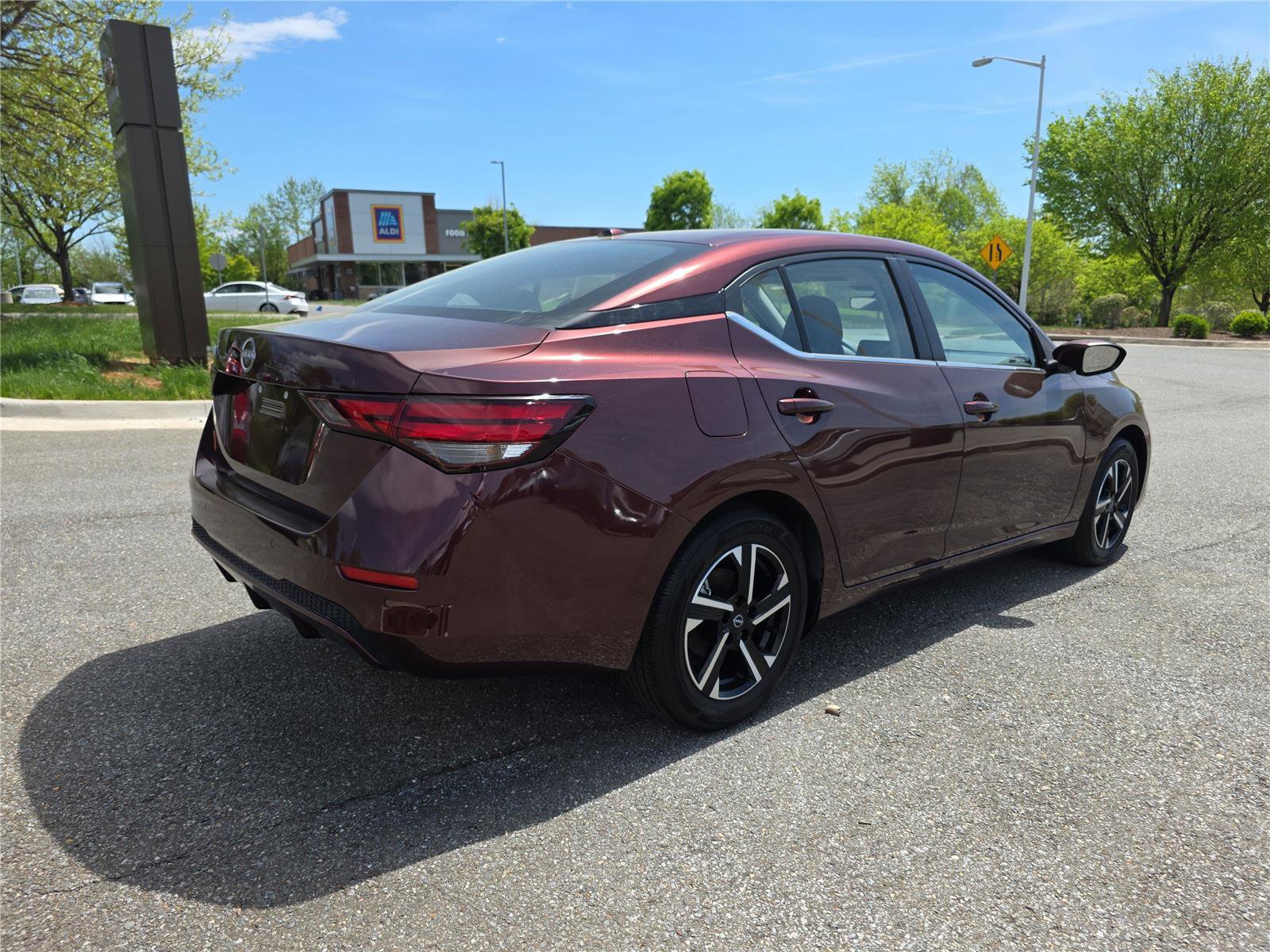 Used 2025 Nissan Sentra SV FWD image 4