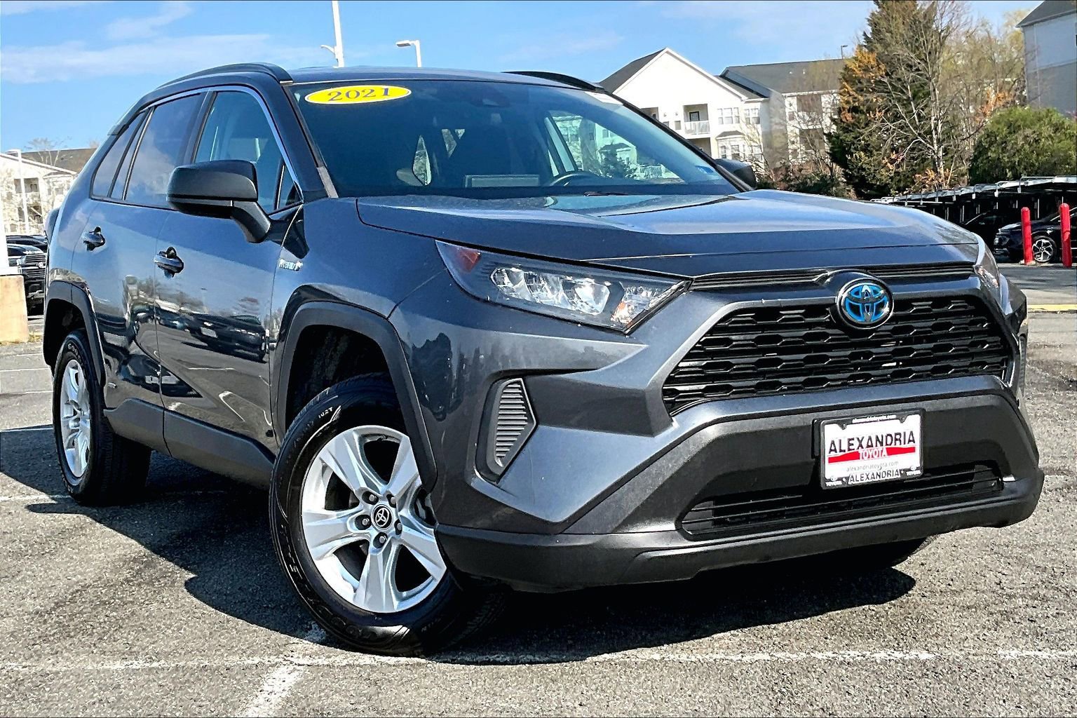 Used 2021 Toyota RAV4 LE image 2