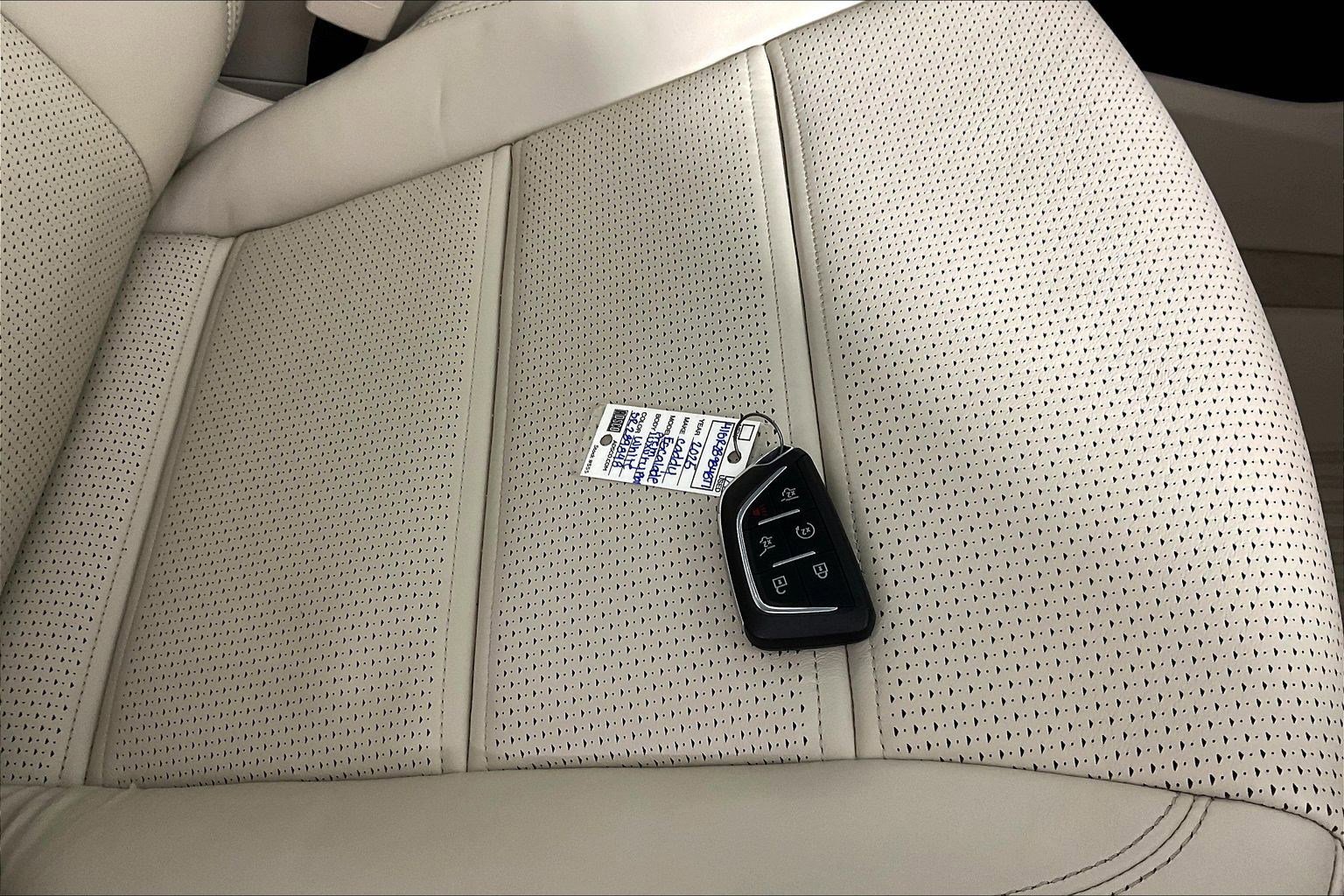 Used 2025 Cadillac Escalade Premium Luxury Platinum AWD/4WD image 35