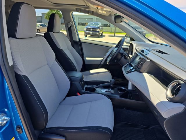 Used 2017 Toyota RAV4 AWD Hybrid image 11