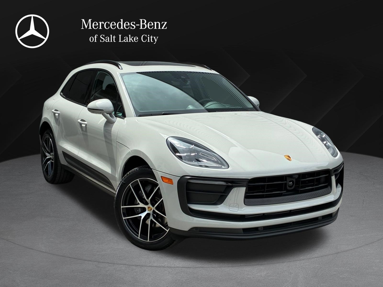 Used 2025 Porsche Macan AWD/4WD image 1