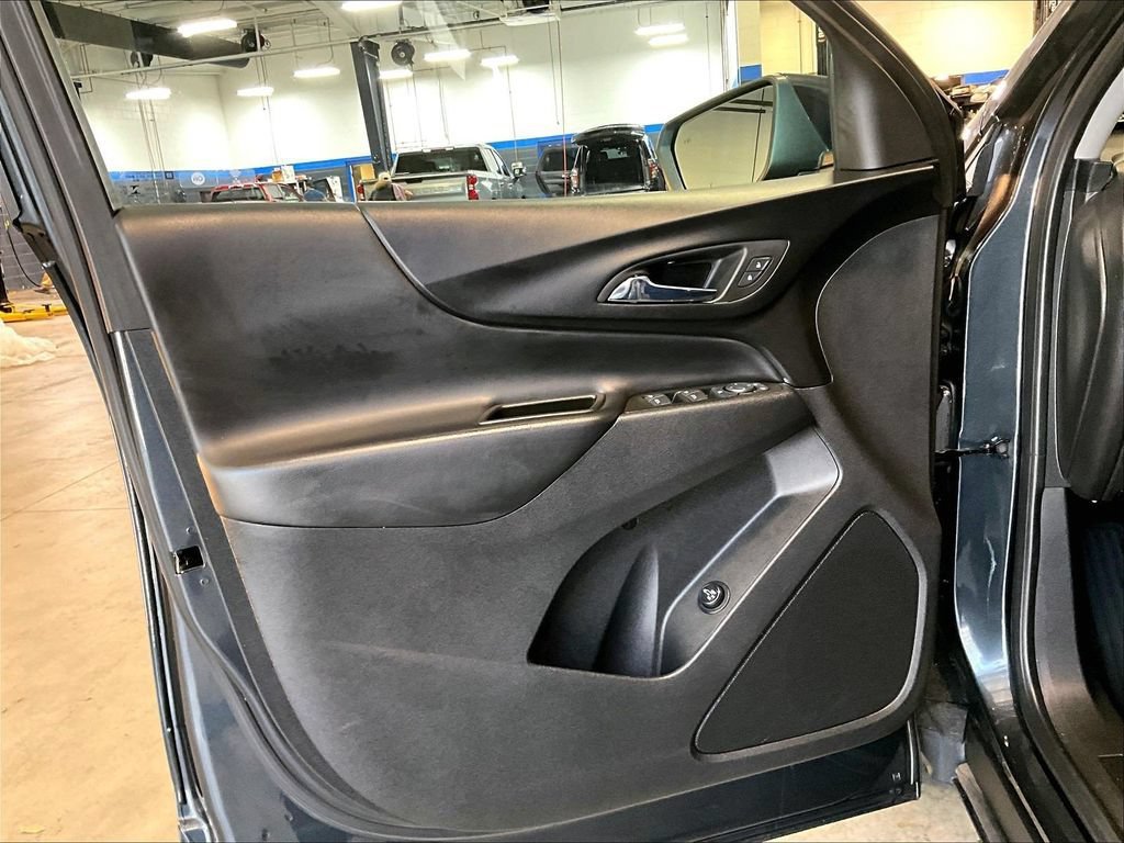 Used 2023 Chevrolet Equinox LT AWD/4WD image 9