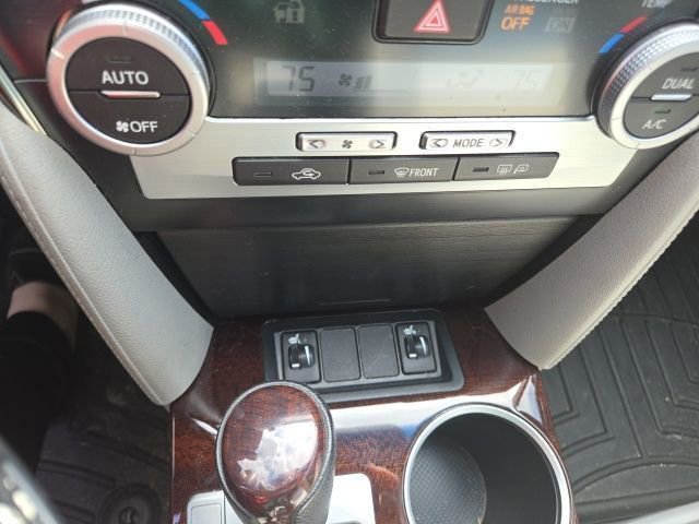 Used 2012 Toyota Camry XLE w/ Leather Pkg FWD image 11