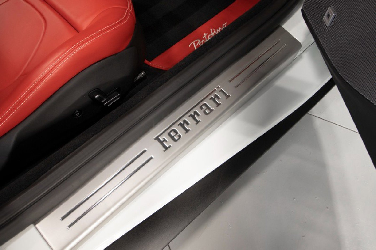 Used 2019 Ferrari Portofino image 46