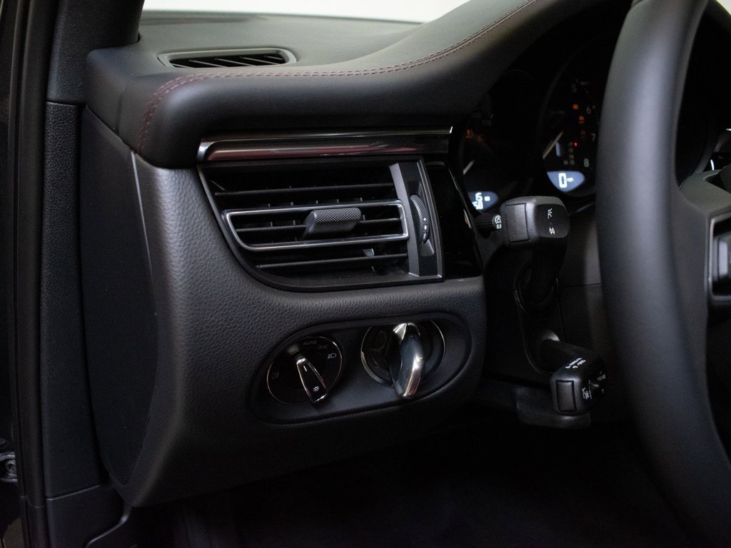 New 2026 Porsche Macan image 20