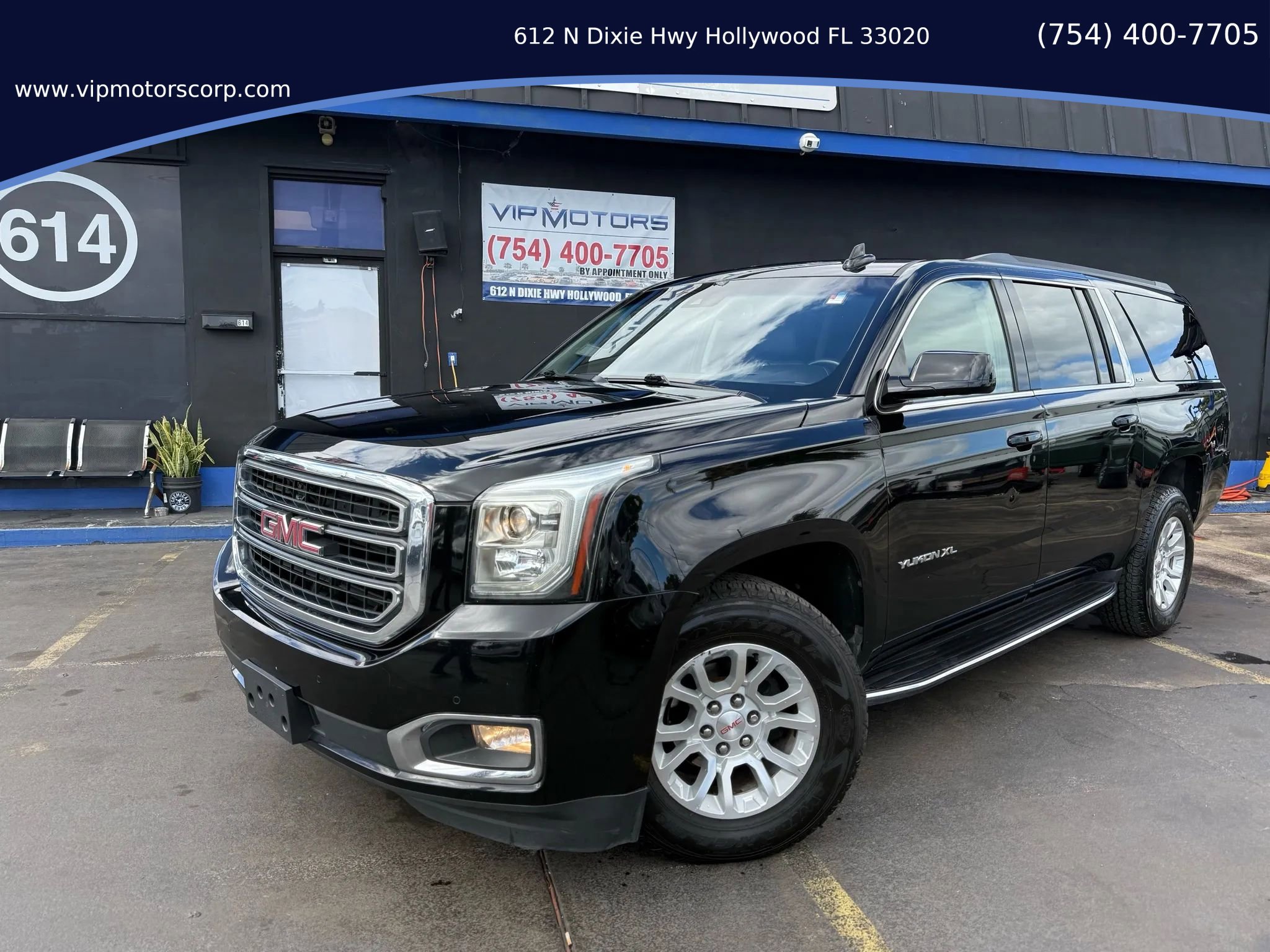 Used 2020 GMC Yukon XL SLT image 1