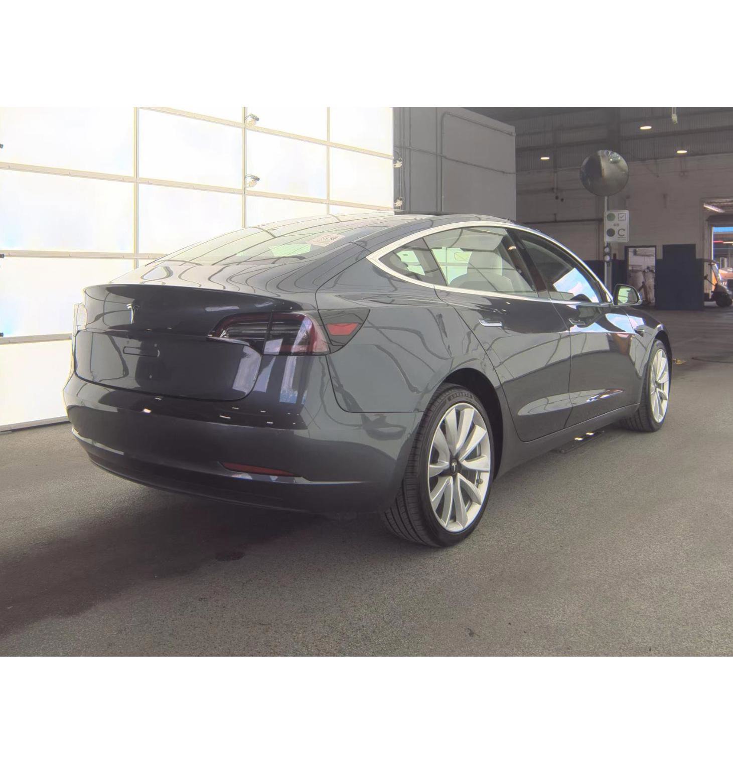 Used 2018 Tesla Model 3 Long Range RWD image 7