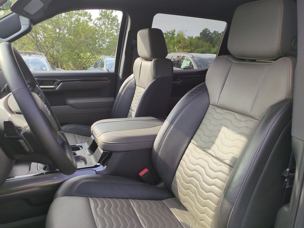 Used 2024 Chevrolet Silverado 1500 ZR2 w/ Technology Package AWD/4WD image 16