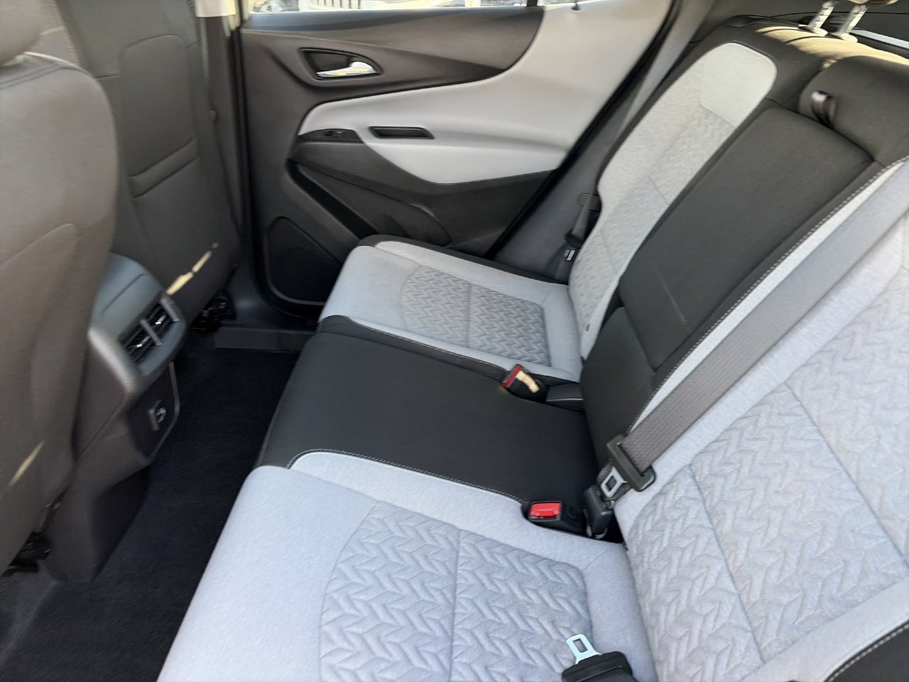 Used 2024 Chevrolet Equinox LS w/ LS Convenience Package FWD image 16