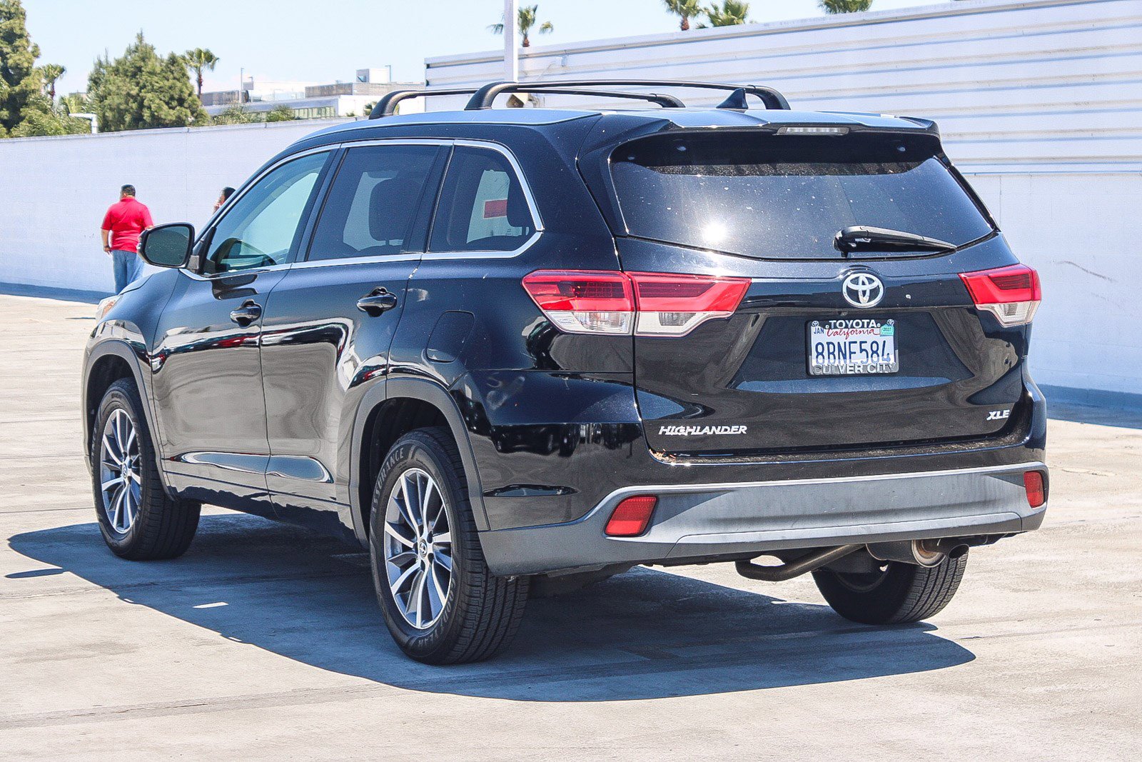 Used 2017 Toyota Highlander XLE w/ Carpet Mat Package FWD image 12