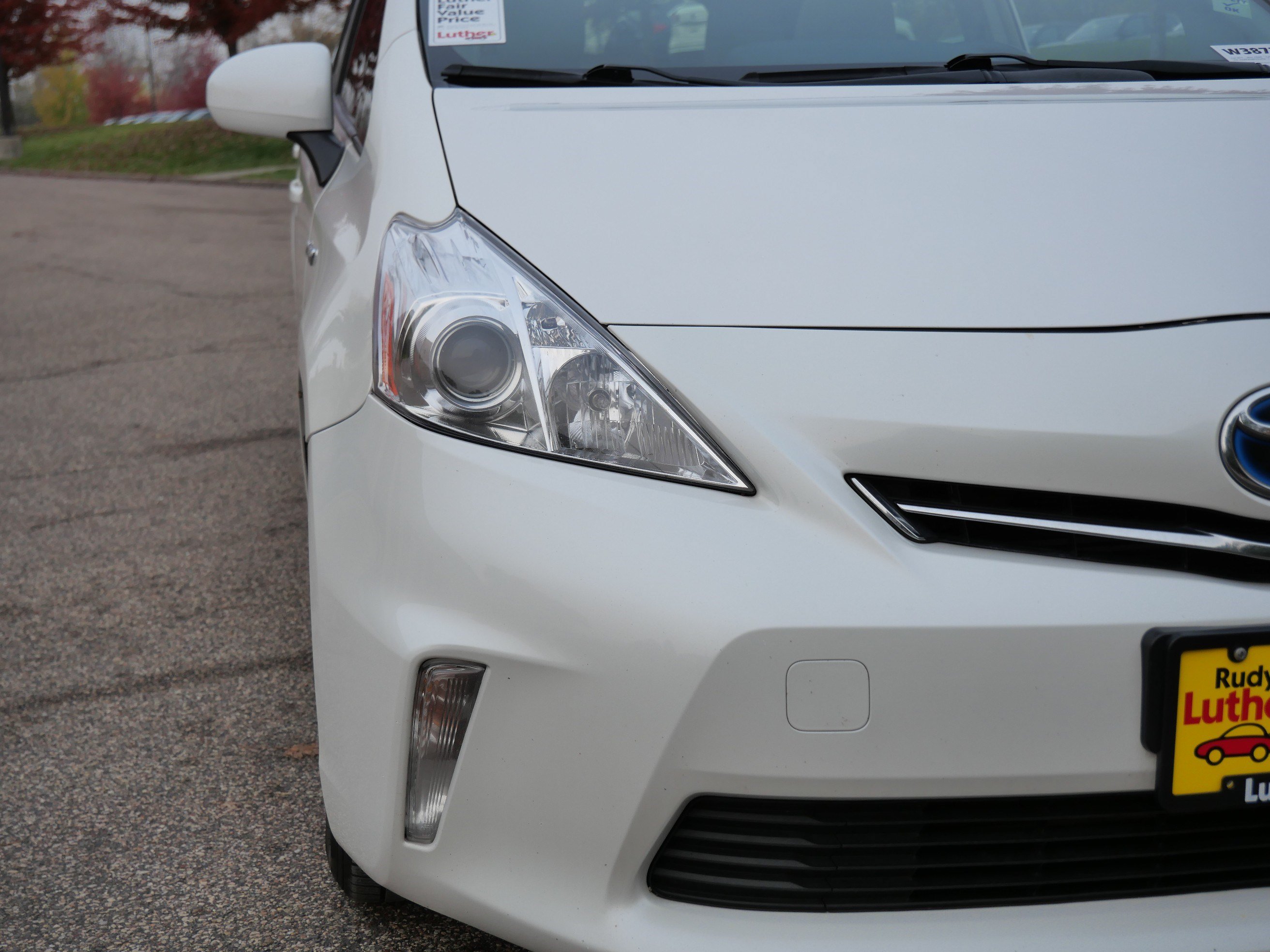 Used 2014 Toyota Prius V Three FWD image 16