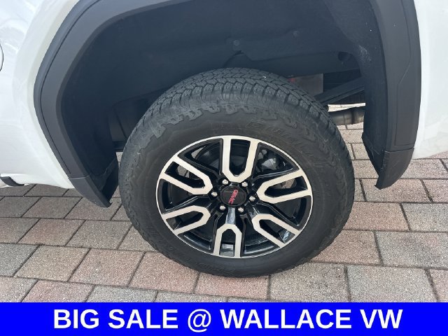 Used 2025 GMC Sierra 1500 AT4 w/ Technology Package AWD/4WD image 9