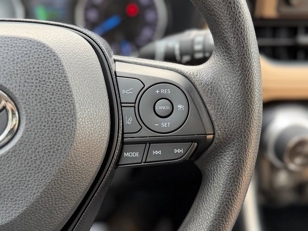 Used 2021 Toyota RAV4 XLE image 13