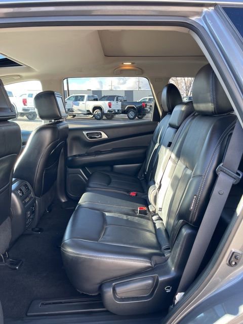 Used 2018 Nissan Pathfinder Platinum AWD/4WD image 30
