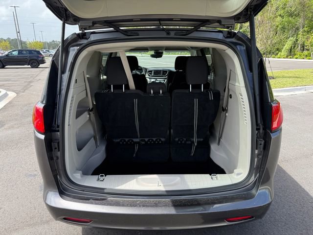 Used 2023 Chrysler Voyager LX FWD image 5