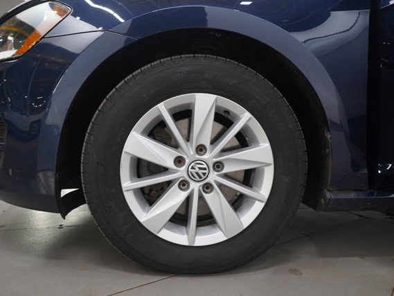 Used 2015 Volkswagen Golf SE image 28