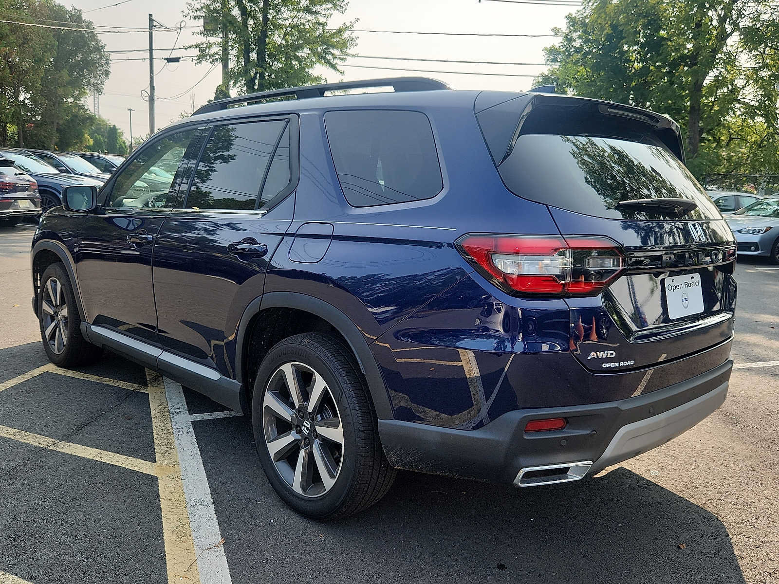 Used 2024 Honda Pilot Touring image 4