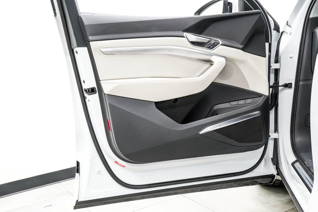 Used 2024 Audi Q8 e-tron Premium Plus w/ Premium Plus Package AWD/4WD image 40