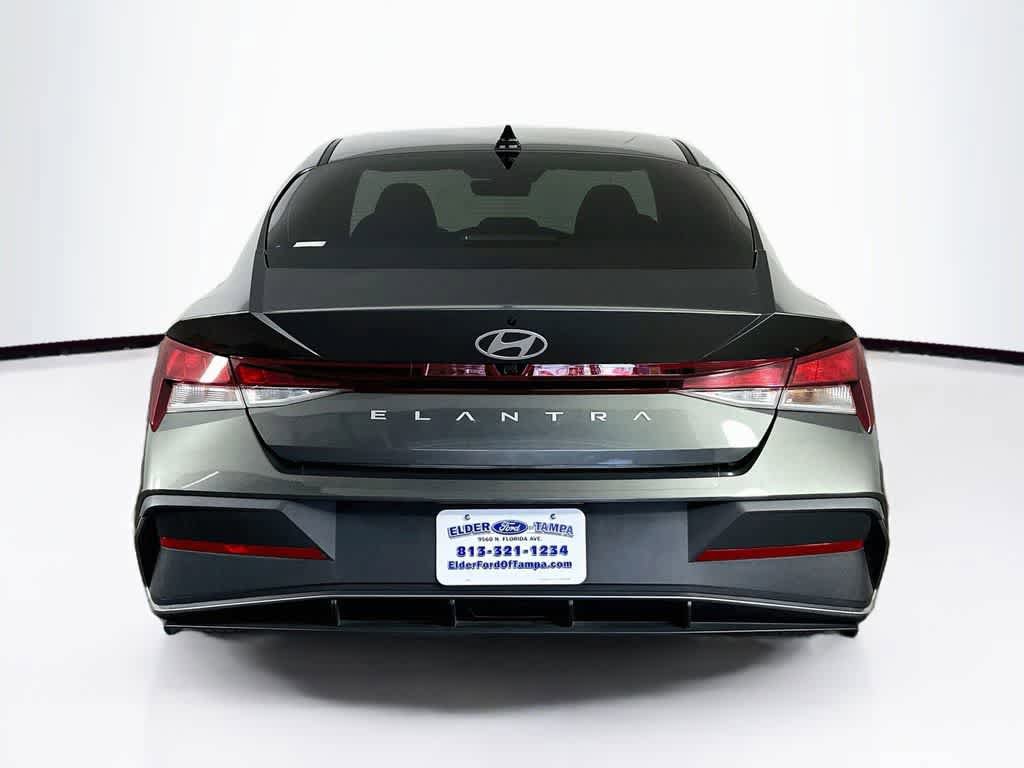 Used 2024 Hyundai Elantra SEL FWD image 5