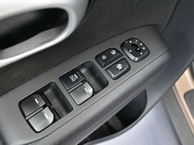 Used 2016 Kia Soul Base image 18