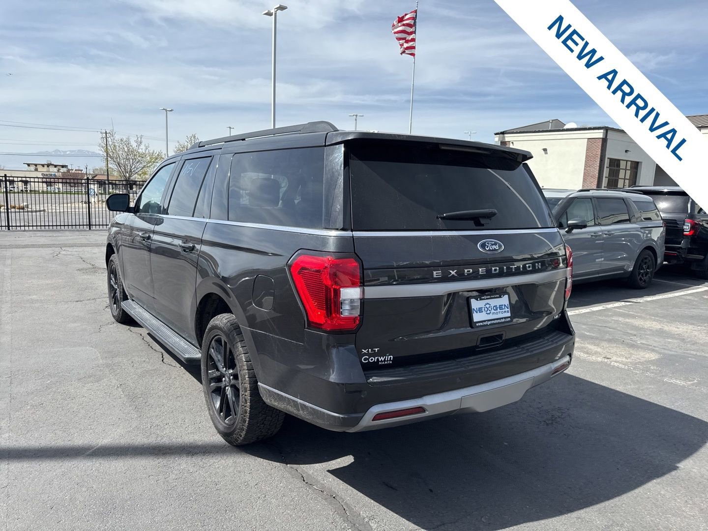 Used 2024 Ford Expedition Max XLT image 5