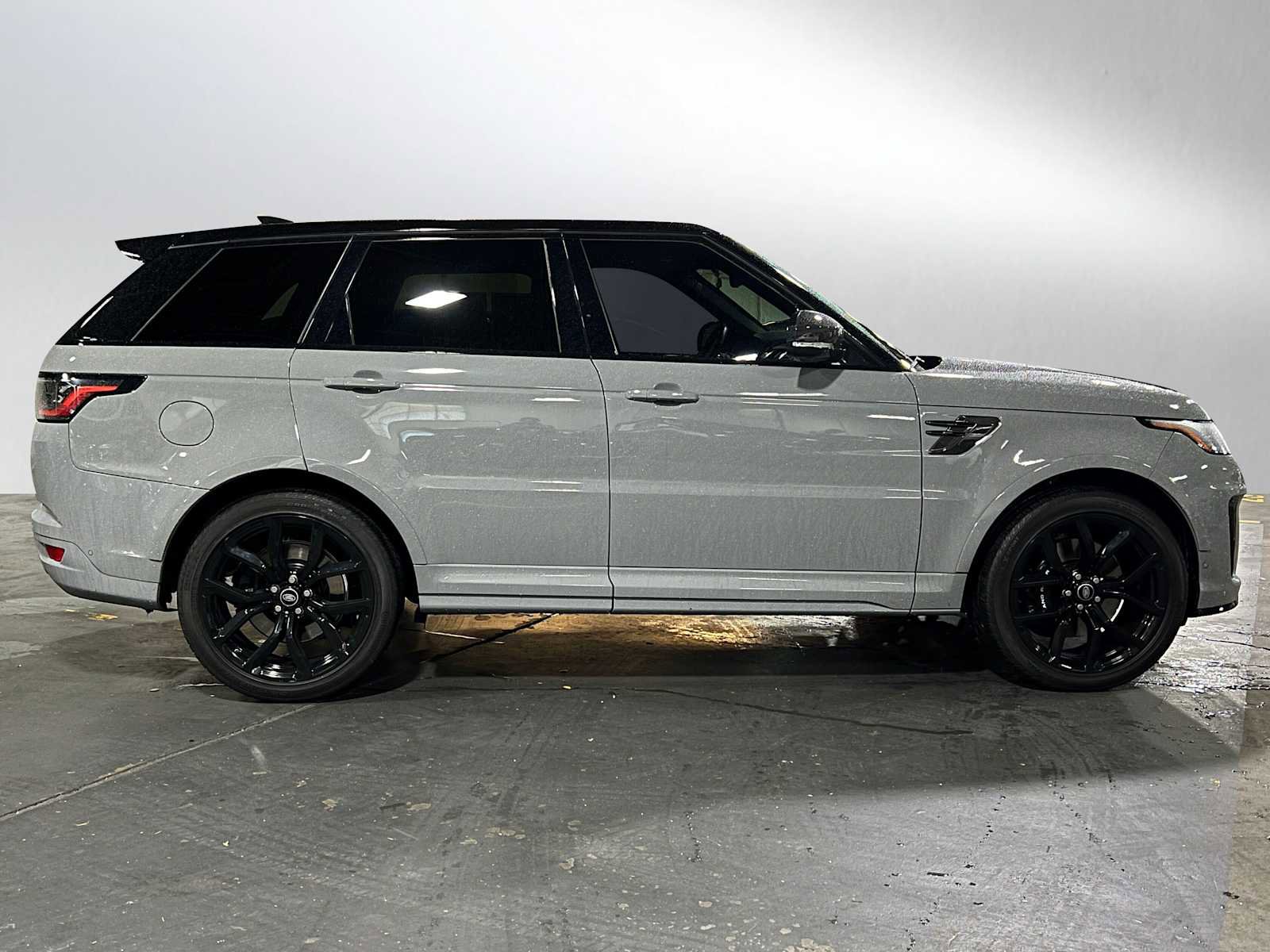 Used 2021 Land Rover Range Rover Sport SVR Carbon Edition image 2