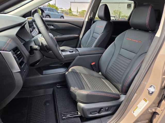 New 2026 Nissan Rogue SV AWD/4WD image 9