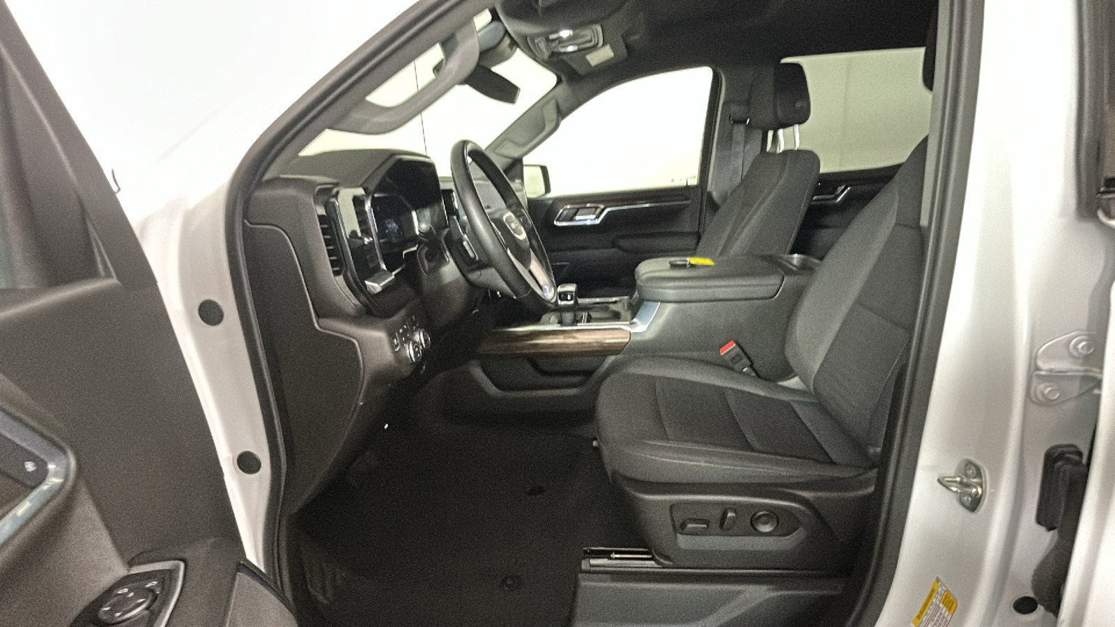 Used 2024 GMC Sierra 1500 Elevation w/ X31 Off-Road Package AWD/4WD image 13