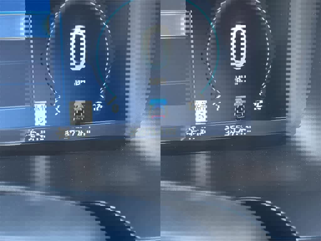 Used 2022 Ford F150 Lightning Lariat image 19