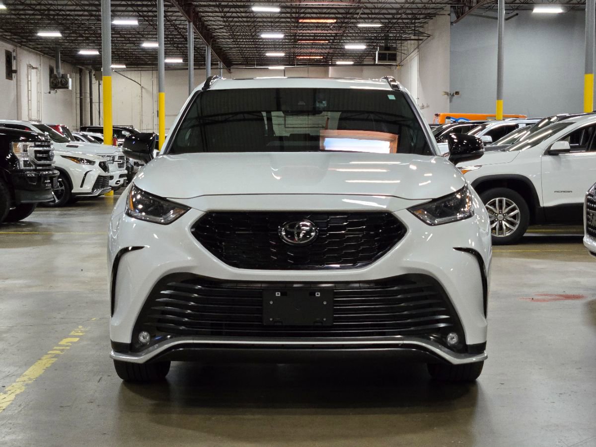 Used 2023 Toyota Highlander XSE image 3