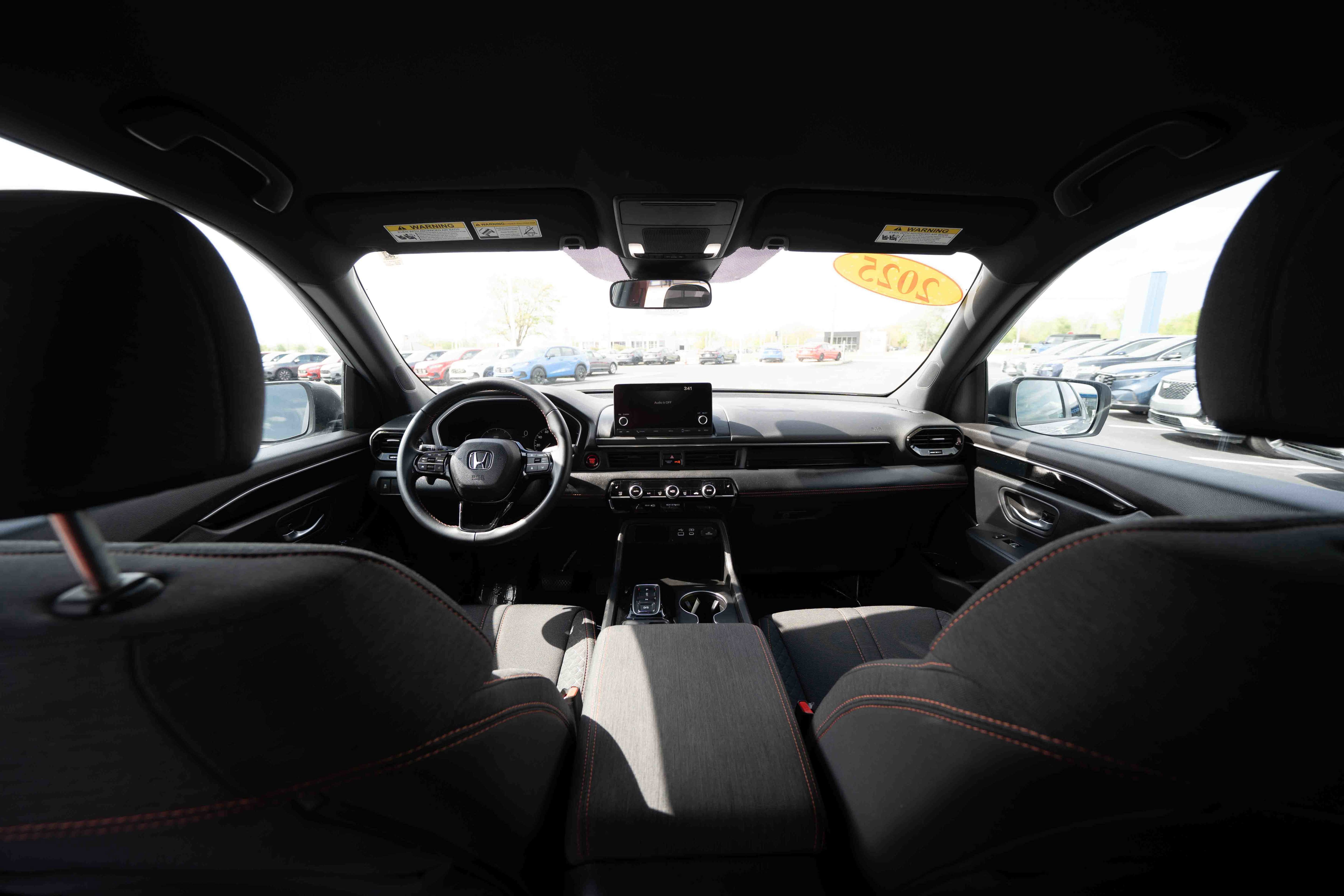 Used 2025 Honda Pilot Sport image 19
