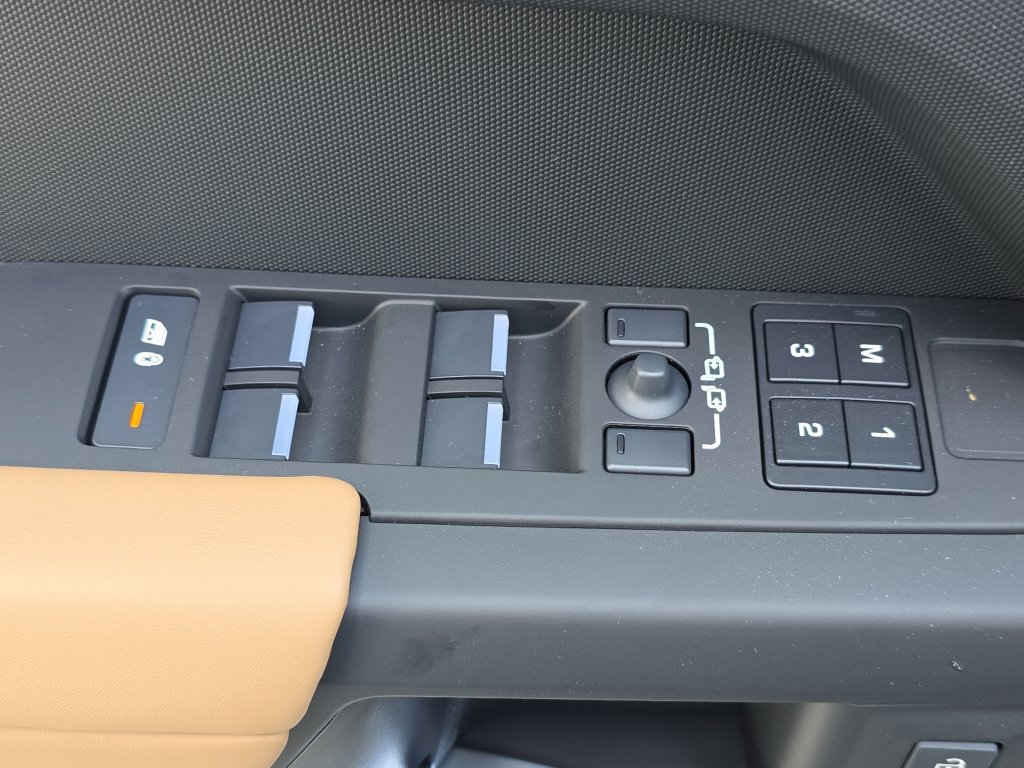 New 2026 Land Rover Defender 130 X-Dynamic SE AWD/4WD image 29