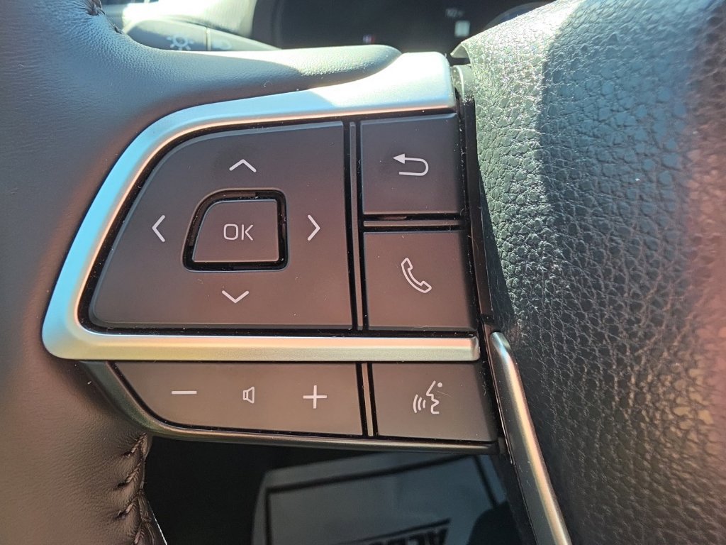 Used 2025 Toyota Grand Highlander FWD image 23